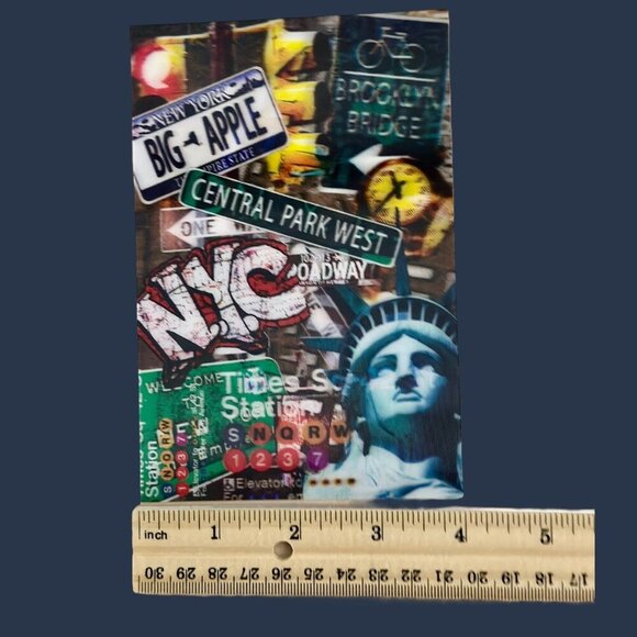 NYC 3D Hologram Postcard Collage Featuring Iconic Landmarks Signs 4 x 6 inches - Picture 3 of 13